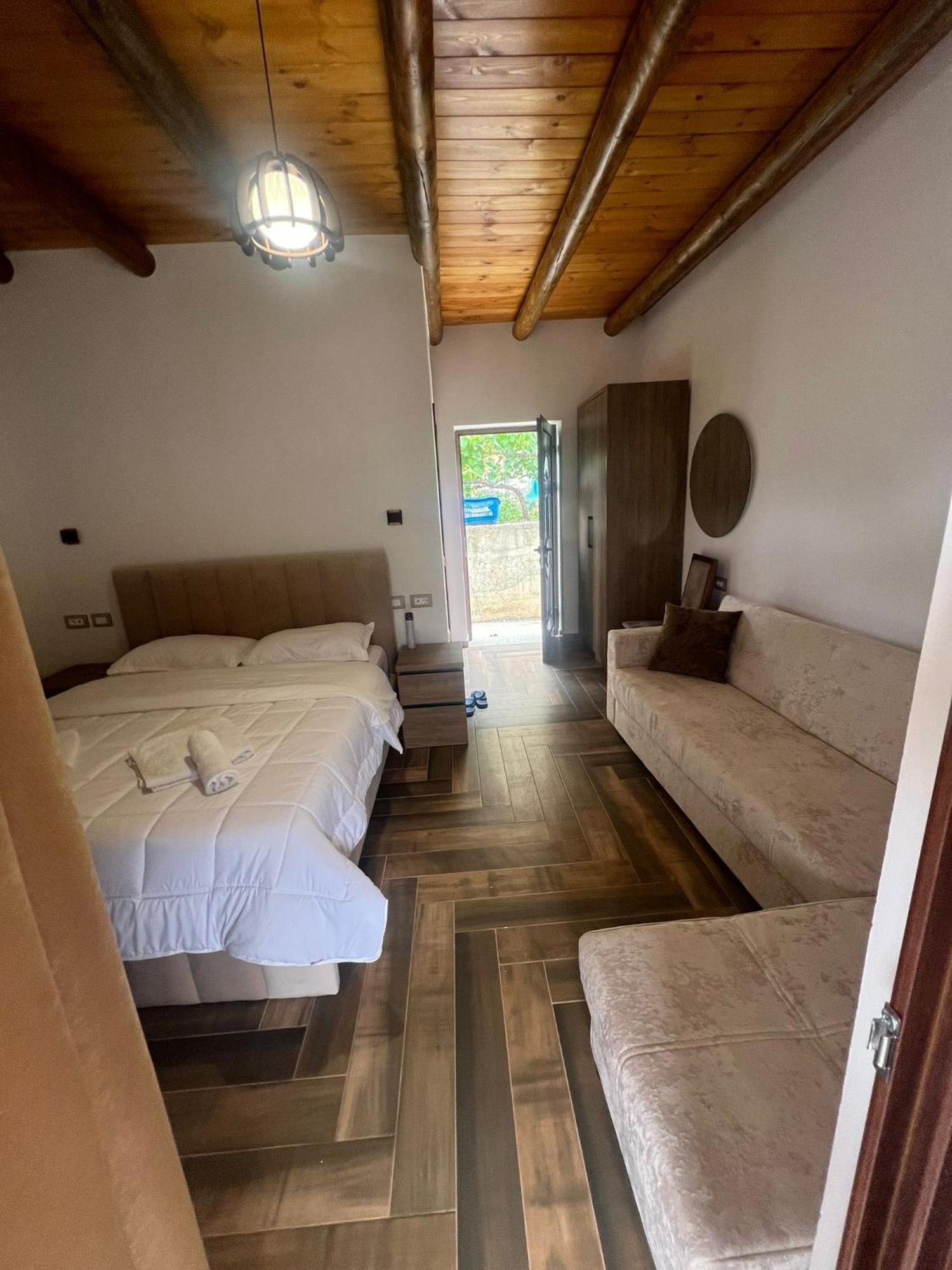 Guest House Bracaj Corovode Luaran gambar