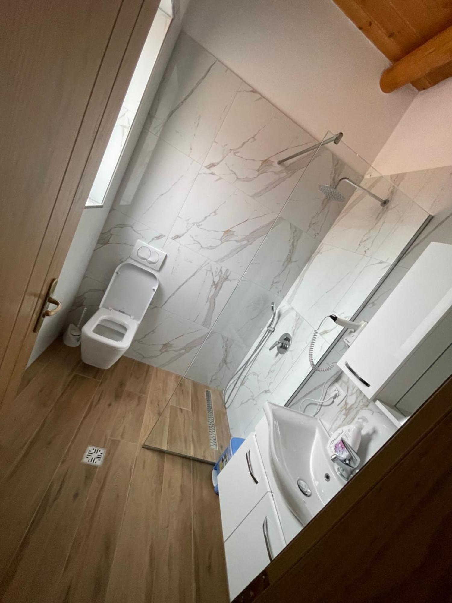 Guest House Bracaj Corovode Luaran gambar
